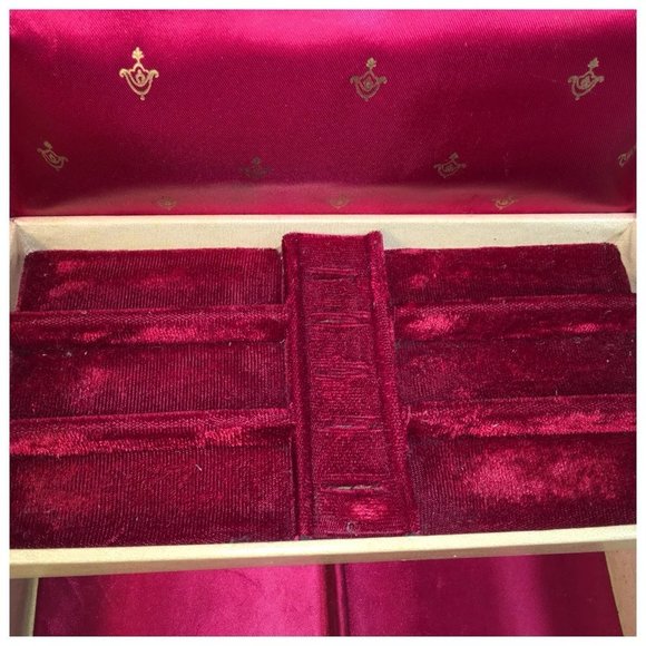 Vintage Musical Jewelry Box Red Interior - Picture 7 of 11